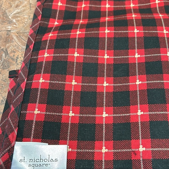 Disney Winter Wishes set of four Mickey and Minnie Mouse placemat. - Picture 6 of 11